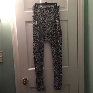 Black and White Print Baggy “Harem” Pants